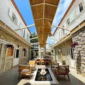 Monk Otel